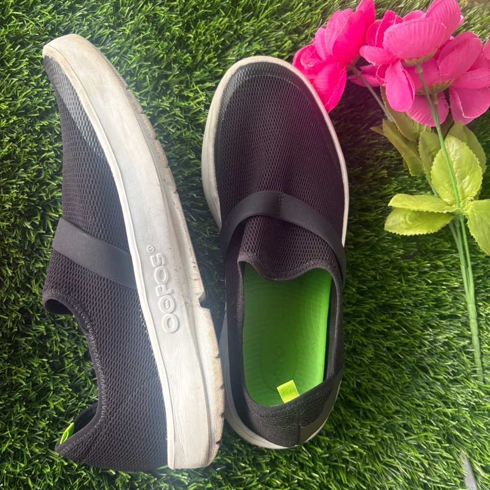 OOFOS Black Slip-On Athletic Shoes - Picture 8 of 9